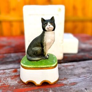 HOFFMAN 1980 Tom Cat Mini Bourbon Bottle Figure / Wind Up Musical Figurine